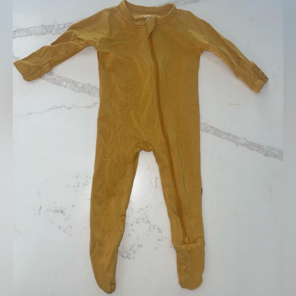 Kyte BABY zippered footie in marigold